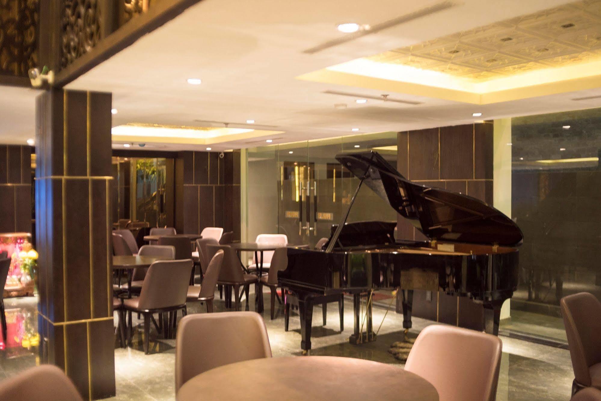 Palazzo Luxury Hotel 4*